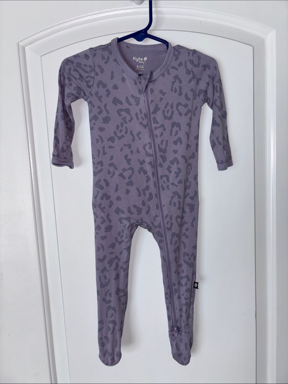 Kyte BABY Leopard Zip Footed One-Piece footie romper sleeper bamboo 6-12 months